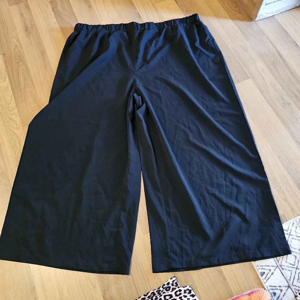 SHEIN Black Textured Top And Pants Set - Picture 4 of 5